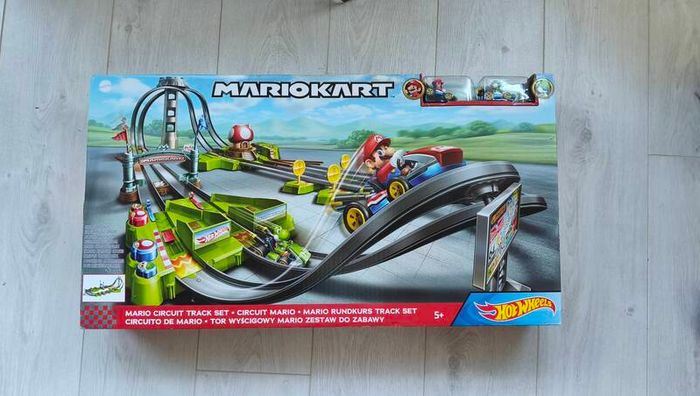 Hot Wheels Mariokart Mario Circuit Lite Track Set super mario power