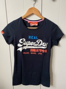 Superdry t-shirt / top for women / ladies in very good condition.  Size: XS.