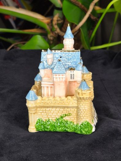 Disneyland Sleeping Beauty Castle Ceramic Salt and Pepper Shakers Set Disney