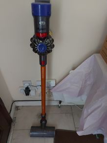 Dyson V8 Absolute Cyclone Vacuum Cleaner, in reasonable good condition, working fine, no charger