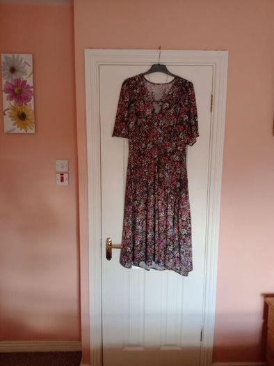 DRESS/NEW/FREE chain to match
