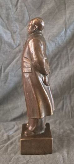 vintage bronze statue of chairman mao.