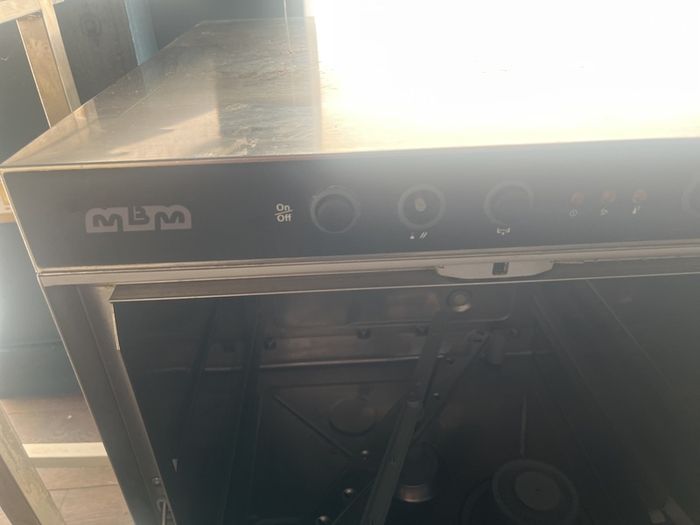 Commercial dishwasher