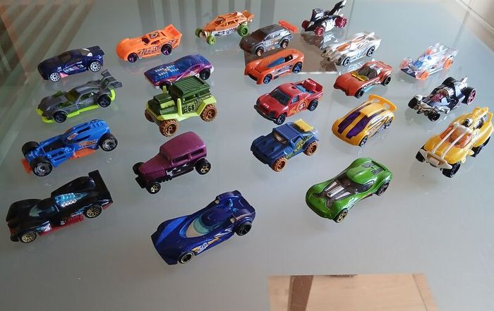 22 Hot Wheels Toy Cars Lot 1:64 Scale