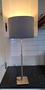 Height adjustable table lamp