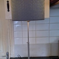 Height adjustable table lamp