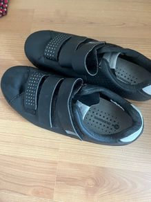 Shimano black cycle shoes with cleats for spin bikes