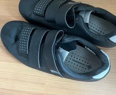 Shimano black cycle shoes with cleats for spin bikes
