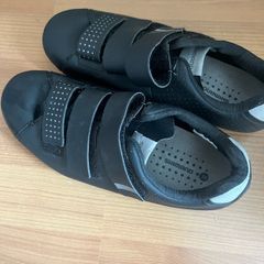 Shimano black cycle shoes with cleats for spin bikes