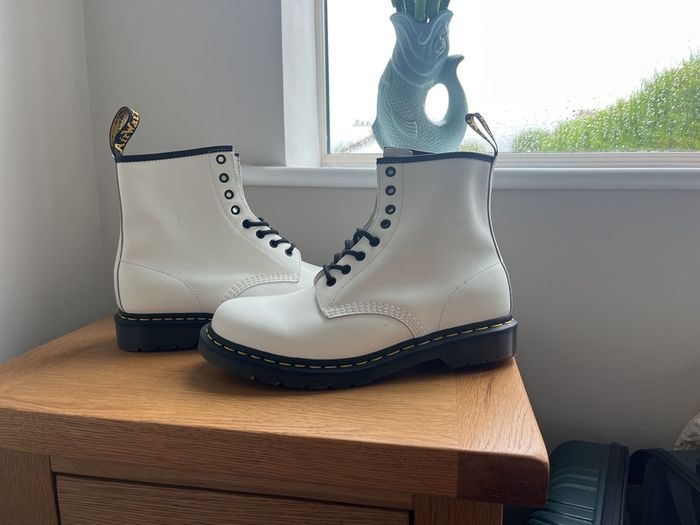 dr. martens white 8-eyelet boots size UK9