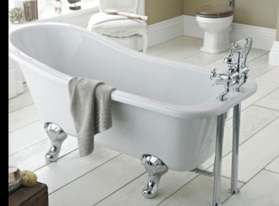Traditional sliper freestanding bath