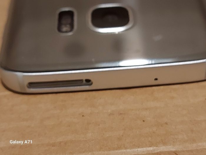 Samsung S7, SM-G930F, Not Powering On, sim tray missing, for parts or repair, excellent cosmetic condition