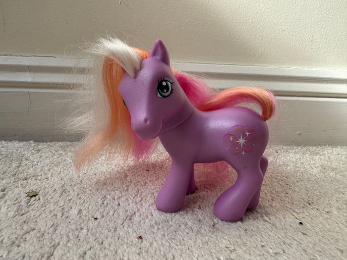 Vintage My Little Pony Twinkle Twirl Purple Stars Hasbro 2004 G3 Used Please see pictures