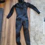 Surfing 5/4mm wetsuit. Neoprene with hood. Image 5