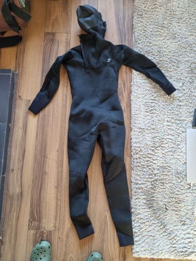 Surfing 5/4mm wetsuit. Neoprene with hood.