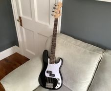 Squier (by Fender) Mini Precision Bass Guitar (Black)