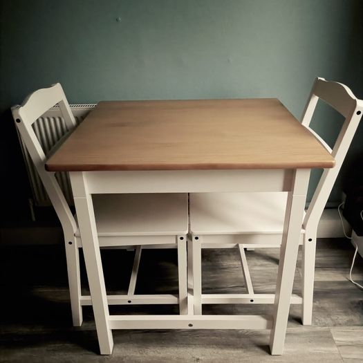 kitchen table and chairs