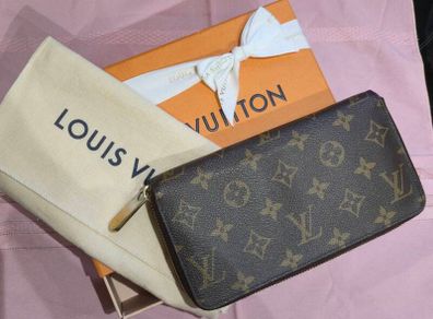 Genuine Louis Vuitton Zippy Wallet