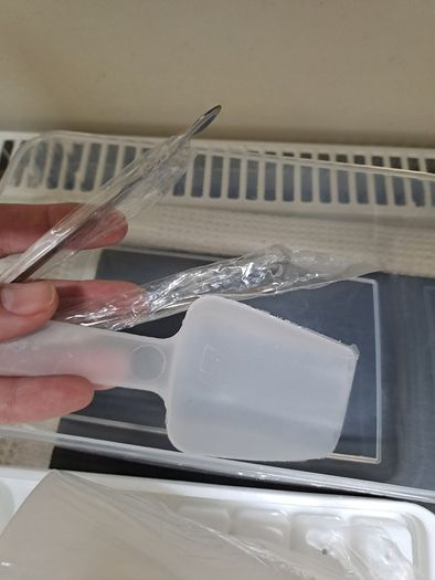 Ice Cube Tray Set with Storage Bin