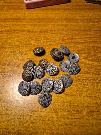 Vintage illustrated buttons, set of 17.