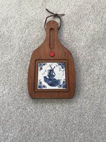 DELFT Blue Holland cheese board with Classic hand painted Tile Insert Windmill