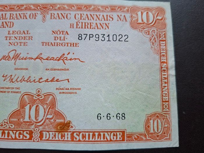 1968 Lady Lavery 10 Shillings Nice Condition!
