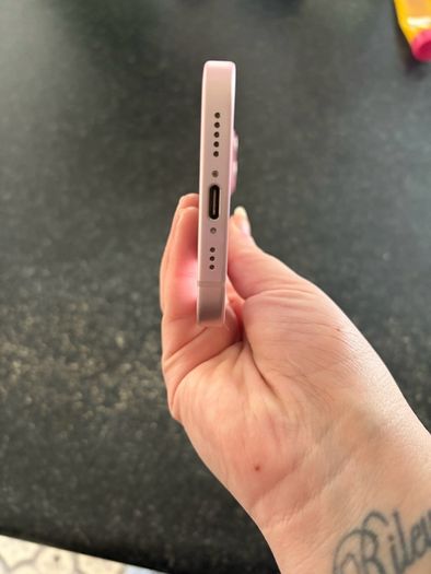 pink iphone 15
