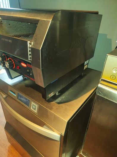 Conveyer toaster