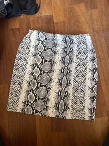 Snake pattern skirt size 10