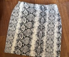 Snake pattern skirt size 10