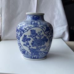 Beautiful blue and white chinese vase