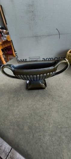 4 Irish made items- Ceramic Arklow pottery ashtray 32.00 euro.  Vintage Ceramic Arklow pottery small bowl 22.00 euro. Carrig ware pottery flower dish holder / vase 28.00 euro.  vintage Wade Irish Porcelain double-handled pedestal mantle vase or planter. 4