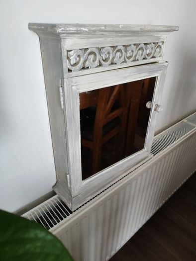 Cabin with mirror