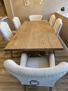 solid oak dinning tabel with 8 chairs