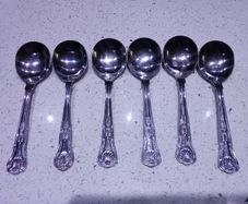 Cutlery (spoons, knives)