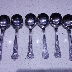 Cutlery (spoons, knives)