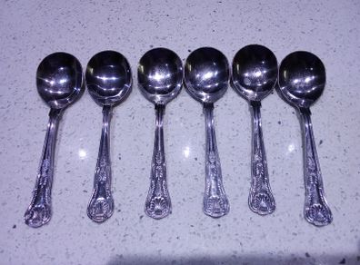 Cutlery (spoons, knives)