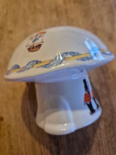 queens china child's money box