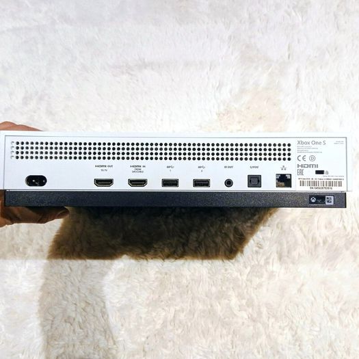 Microsoft Xbox One S 1TB White Console Bundle Fully Tested