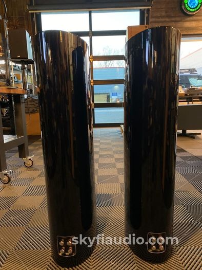 Stunning Iconic Like New Boxed Pristine Condition Bowers And Wilkins 804D3 Only Set in Ireland half the RRP