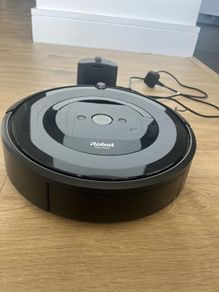 iRobot Roomba e5 Robot Vacuum Cleaner with Wi-Fi & Charging Dock