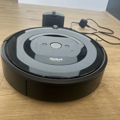 iRobot Roomba e5 Robot Vacuum Cleaner with Wi-Fi & Charging Dock