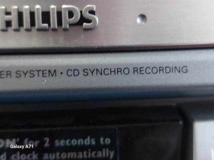 Philips Mini HIFI Systejm, Model FW530C, Radio, 3 CD changer and Dual Tape, in excellent cosmetic condition