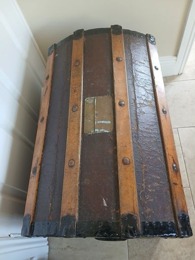 antique victorian barrel top steamer trunk