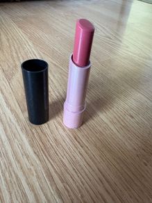 Essence Perfect Shine Lipstick