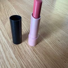 Essence Perfect Shine Lipstick