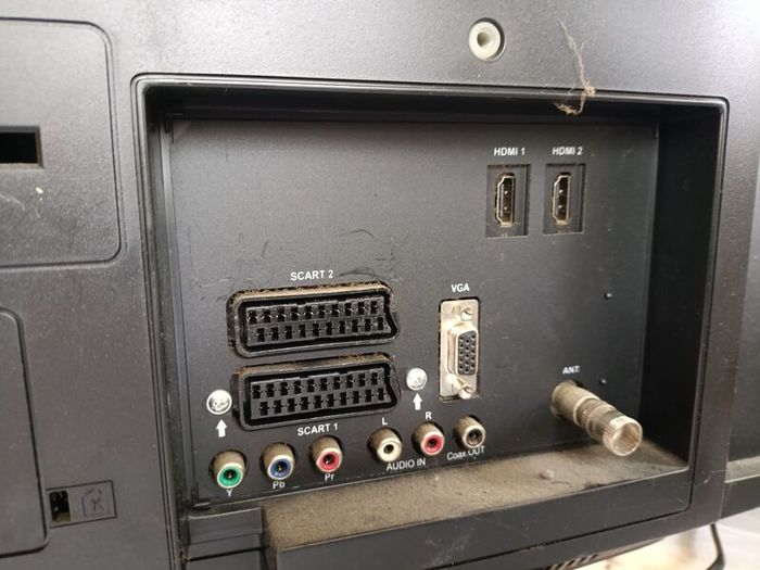 2 x Walker tvs ( 2 for 50euro)