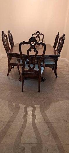 Dining room Table