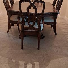 Dining room Table