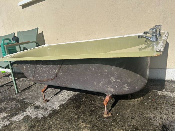 Vintage Avocado Cast Iron Bath